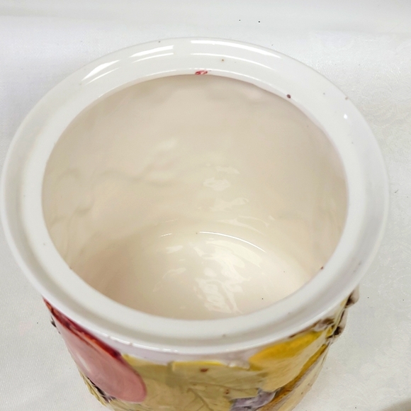 - Vintage hand-painted floral 2D design ceramic made in Japan cookie jar - Picture 3 of 13